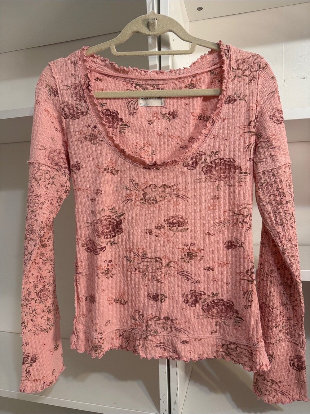 54. WE THE FREE PINK FLORAL BOHO TOP S - Picture 2 of 3